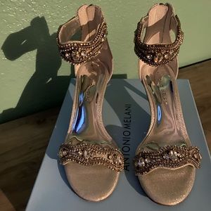 Antonio Melani silver Sadina heel. Size 7